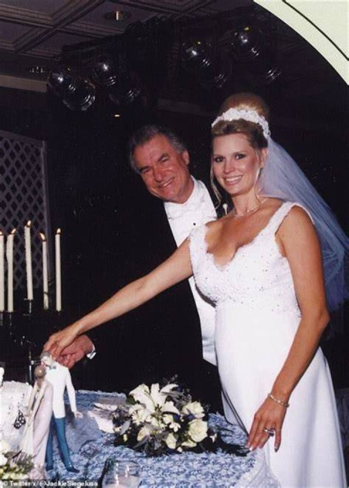 Christopher Gaze Biography, Age, Height, Wife, Net Worth, Family