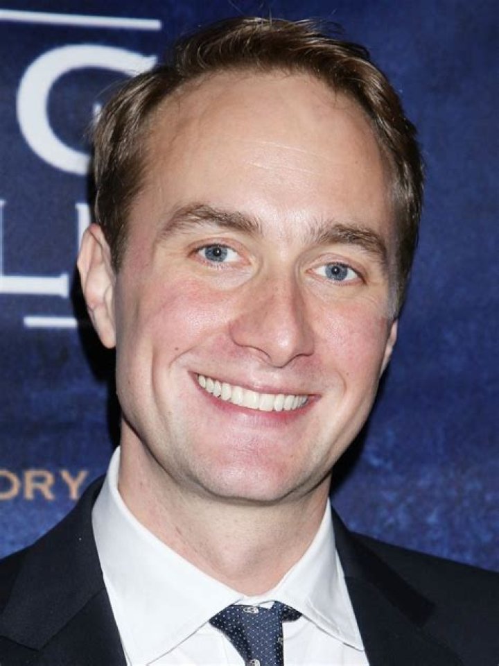 Oliver Chris Biography, Age, Height, Wife, Net Worth, Family